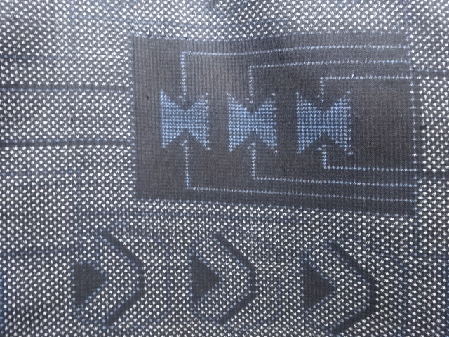  幾何学模様織出し本場泥大島紬着物（5マルキ）